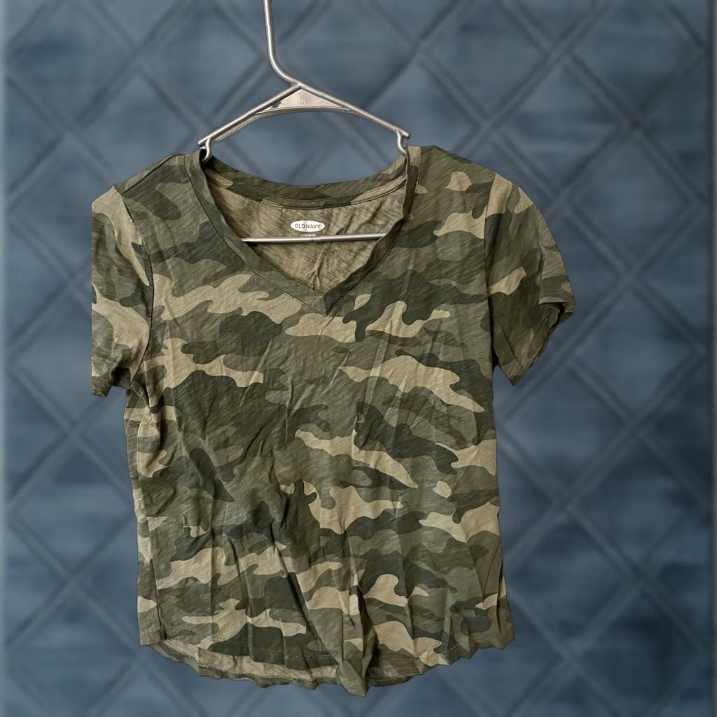 Old Navy Old Navy Everywear Womens Green Camo 100% Cotton V Neck Short Sleeve Shirt XS Size XS / US 0-2 / IT 36-38 - 1 Thumbnail