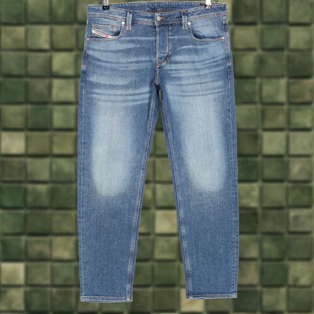 Diesel DIESEL LARKee-BEEX 009DB Stretch Tapered Jeans Men W34 L30 DZ8172 Jeans Size US 34 / EU 50 - 1 Thumbnail