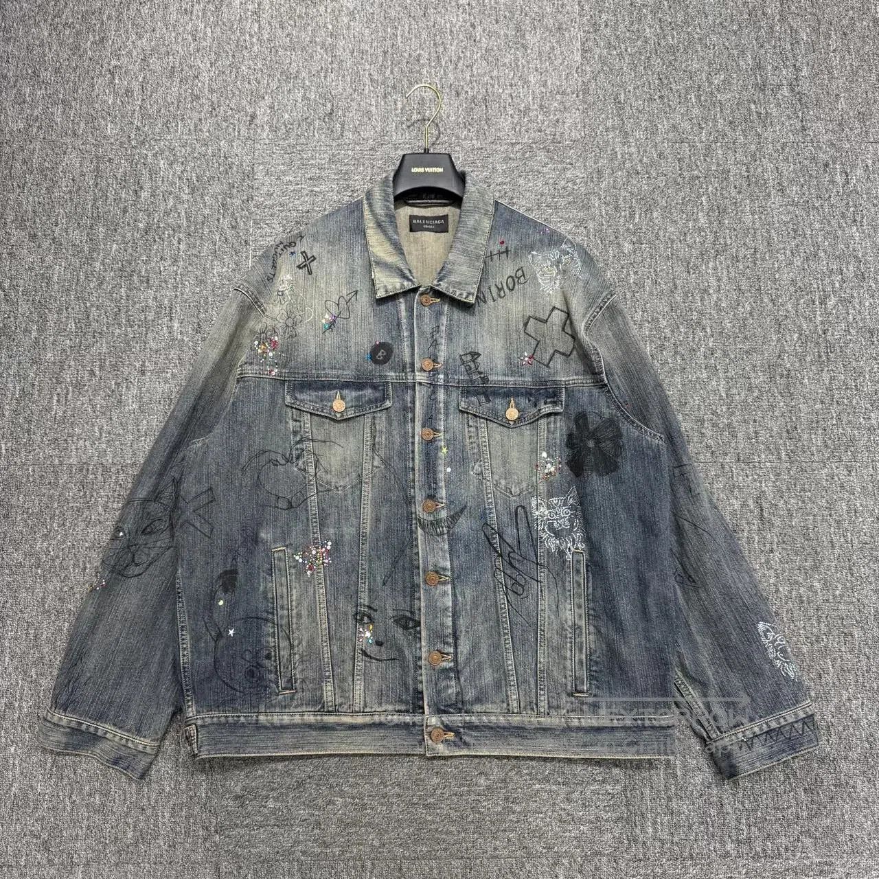 Balenciaga balenciaga graffiti embellished denim jacket. Size US L / EU 52-54 / 3 - 1 Thumbnail