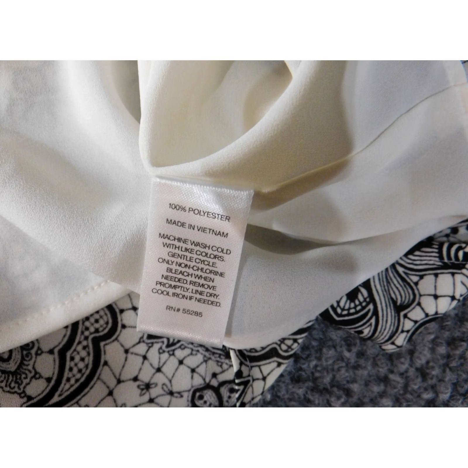 Express Express Blouse Shirt Women XS Gray Floral V-Neck Pullover Casual Polyester Rayon Size XS / US 0-2 / IT 36-38 - 7 Thumbnail