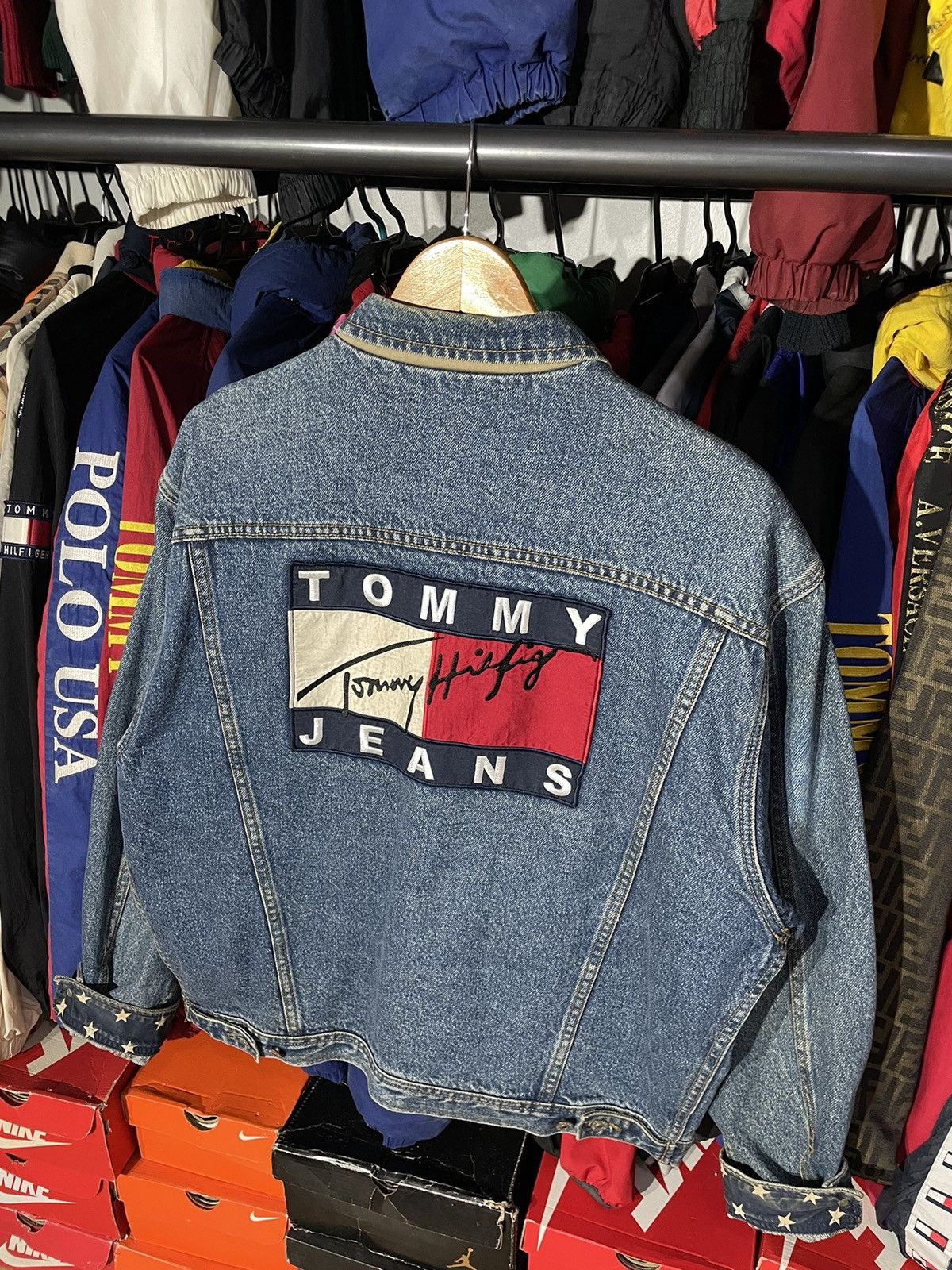 Japanese Brand × Tommy Hilfiger × Vintage Denim Jacket Tommy Hilfiger Big Flag 90’s Vintage Size US L / EU 52-54 / 3 - 3 Thumbnail