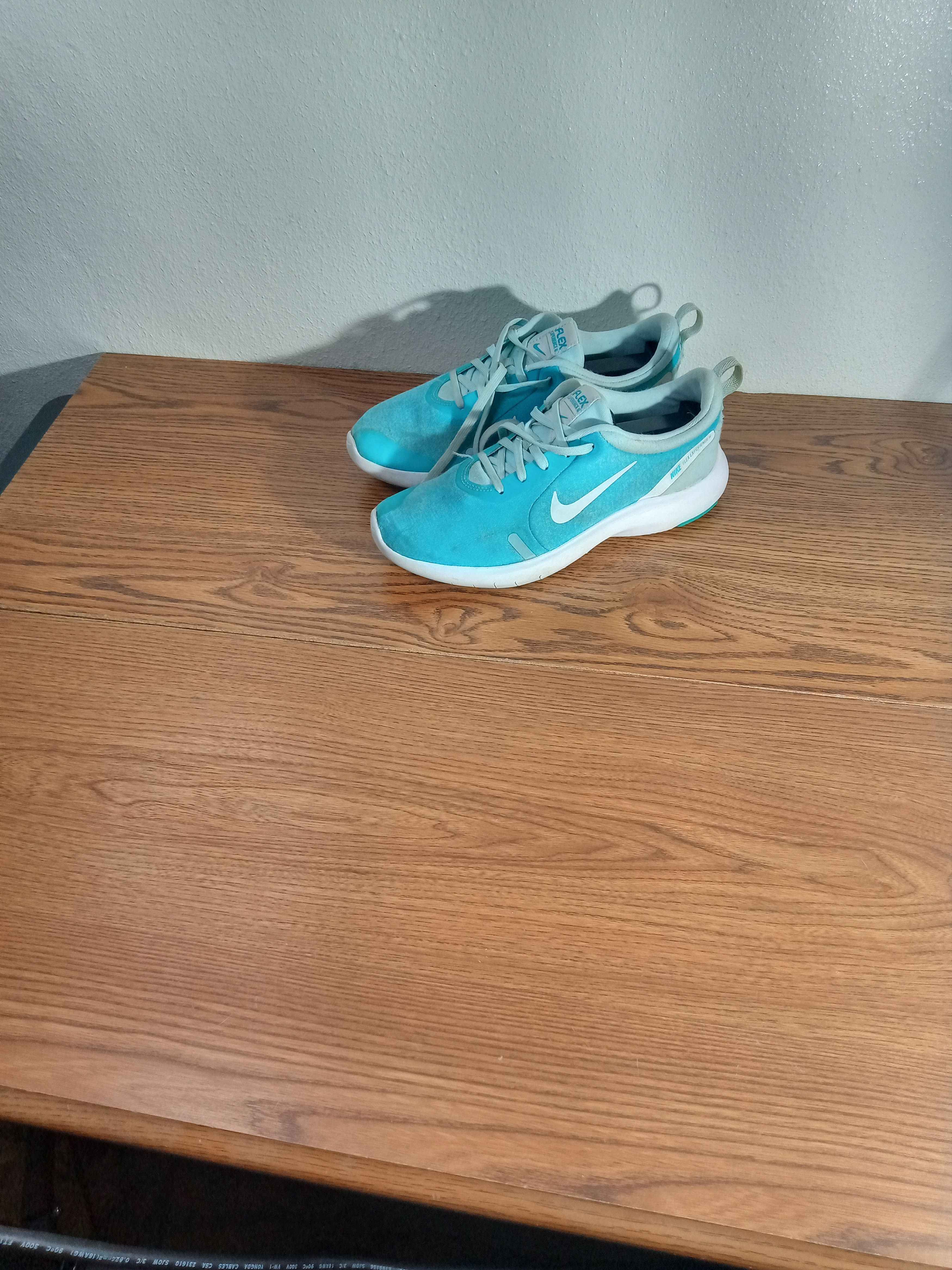 Nike Women’s Nike Flex Experience 8 Size US 7 / EU 40 - 3 Thumbnail