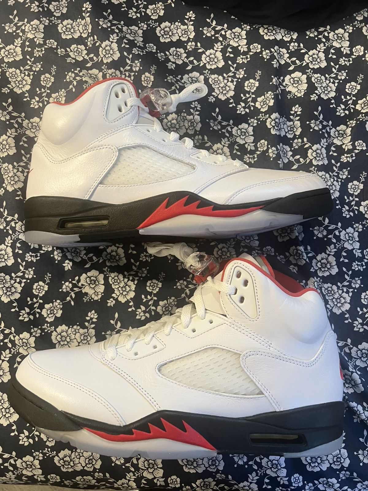 Nike Jordan 5 Retro White Fire Red Size US 11.5 / EU 44-45 - 1 Thumbnail