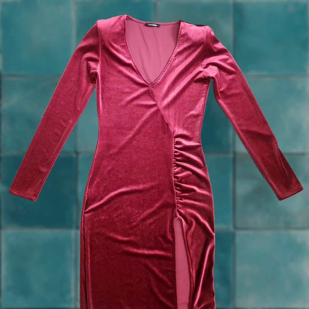Fashion Nova Fashion Nova Burgundy Velvet Maxi Dress M Ruched Slit Dress Woman Long Sleeve Party Cocktail Formal Wedding Travel Red Pattern Solid Vintage No N/A Size M / US 6-8 / IT 42-44 - 1 Thumbnail