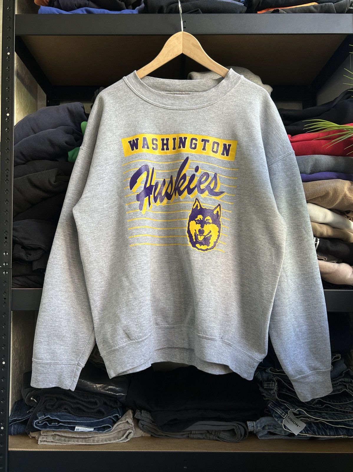 Vintage Vintage Washington Huskies Big logo sweatshirt 00s mens Size US L / EU 52-54 / 3 - 1 Thumbnail