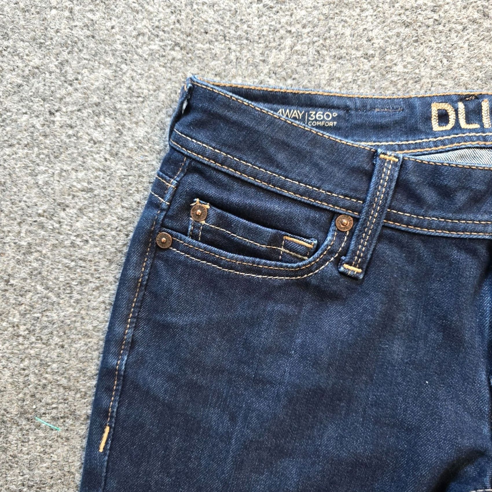 DL1961 DL1961 Jeans Womens Size 26 Blue Denim Kate Slim Straight Stretch Capsule Casual Jeans Women Slim Straight 5-Pocket Inseam 30 in Dark Wash Size 26" / US 2 / IT 38 - 3 Thumbnail