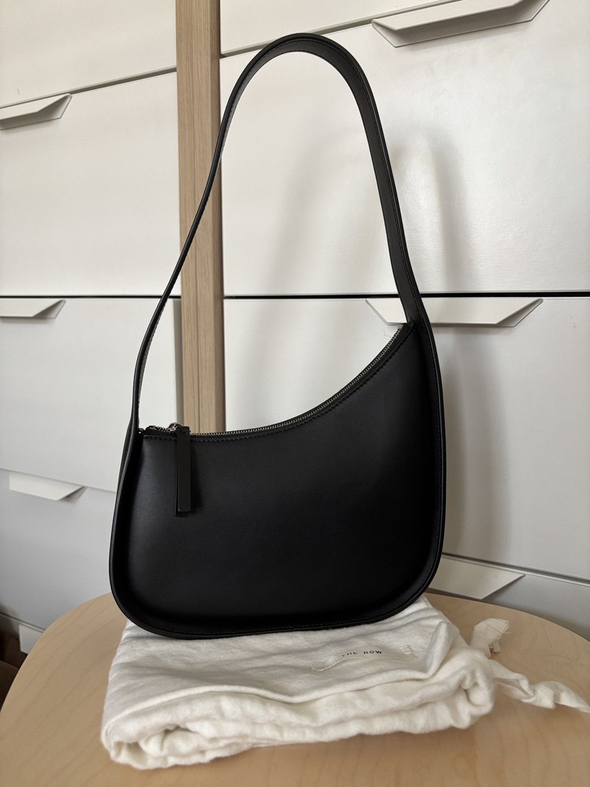 The Row The Row Half Moon Shoulder Bag Black Size ONE SIZE - 4 Thumbnail