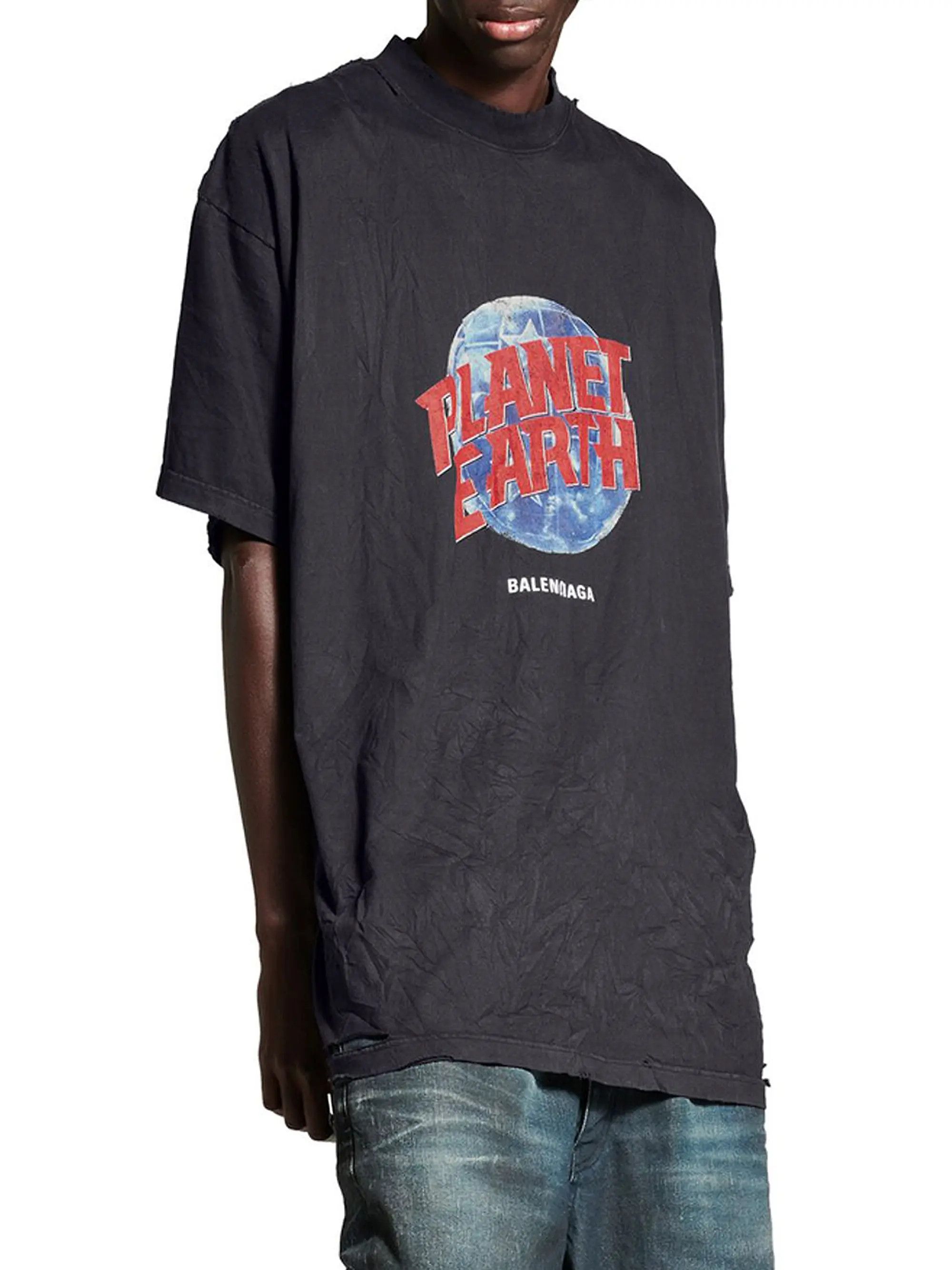 Balenciaga o1w1db10326 Planet Earth T-Shirt Oversized in Black Size US M / EU 48-50 / 2 - 6 Thumbnail