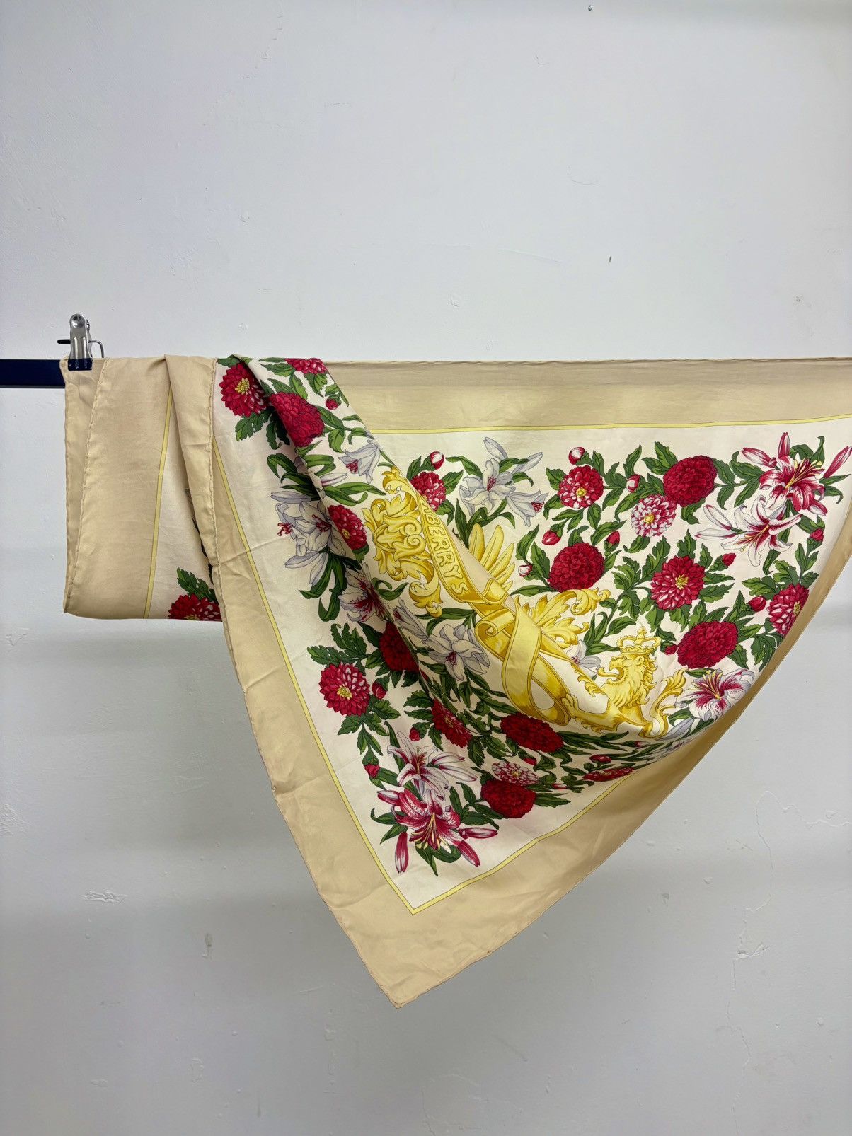 Burberry 90s Burberry Prorsum Golden Horse and Lion print silk scarf Size ONE SIZE - 8 Thumbnail