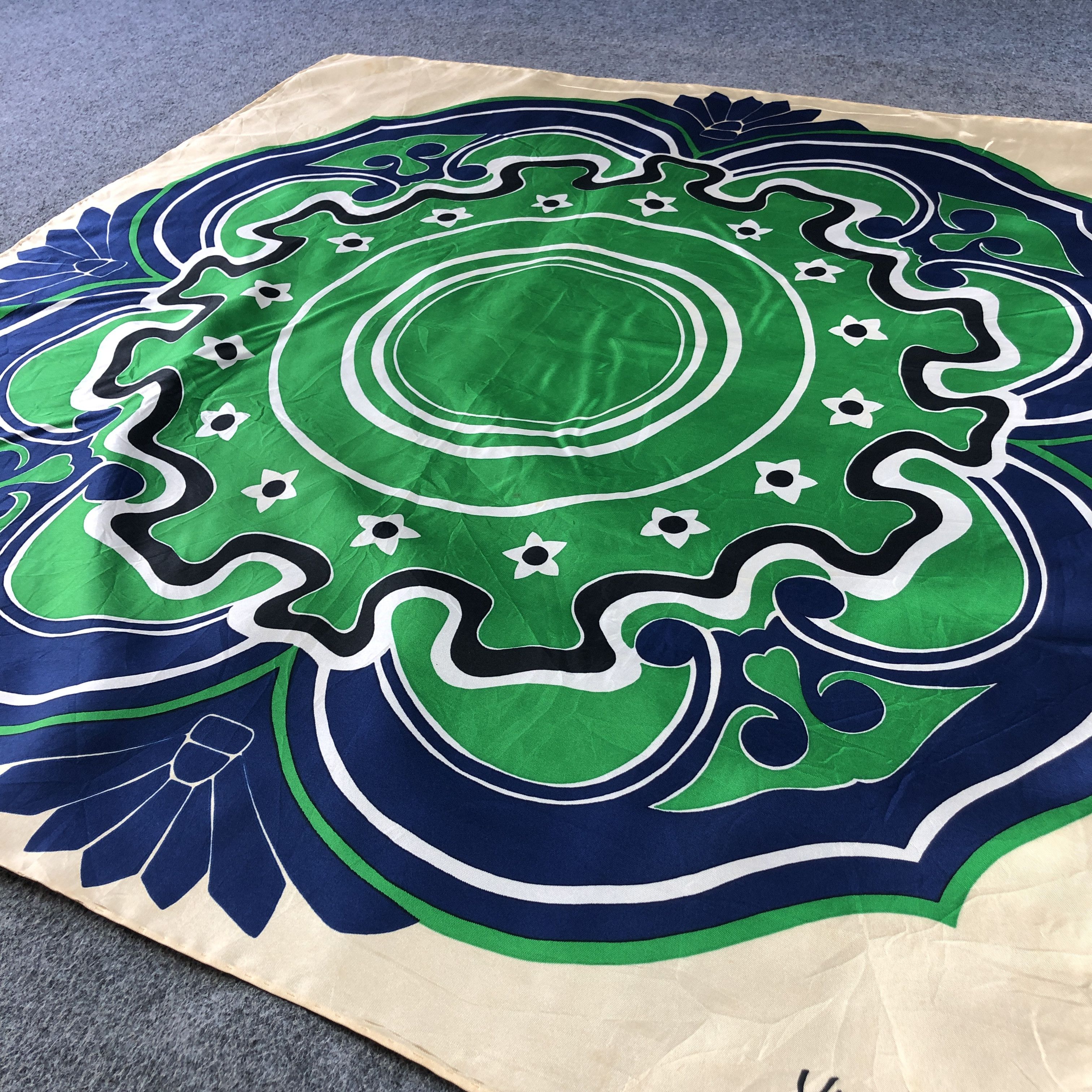 Vintage Yves Vacarisas Silk Scarf M1188 Size ONE SIZE - 3 Thumbnail