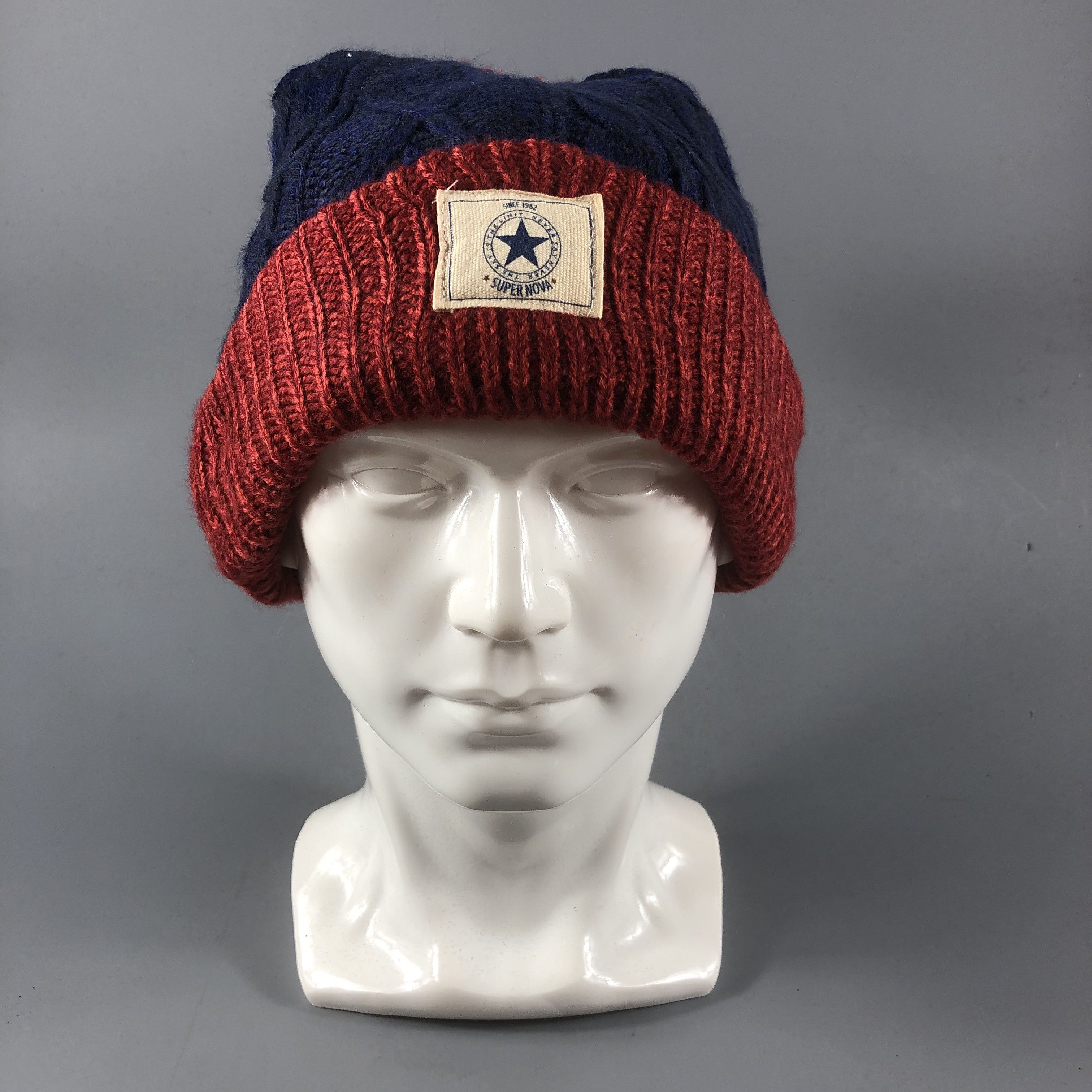 Vintage Super Nova Cable Knit Bobble Beanie Snowcap Snow Hat B585 Size ONE SIZE - 1 Thumbnail