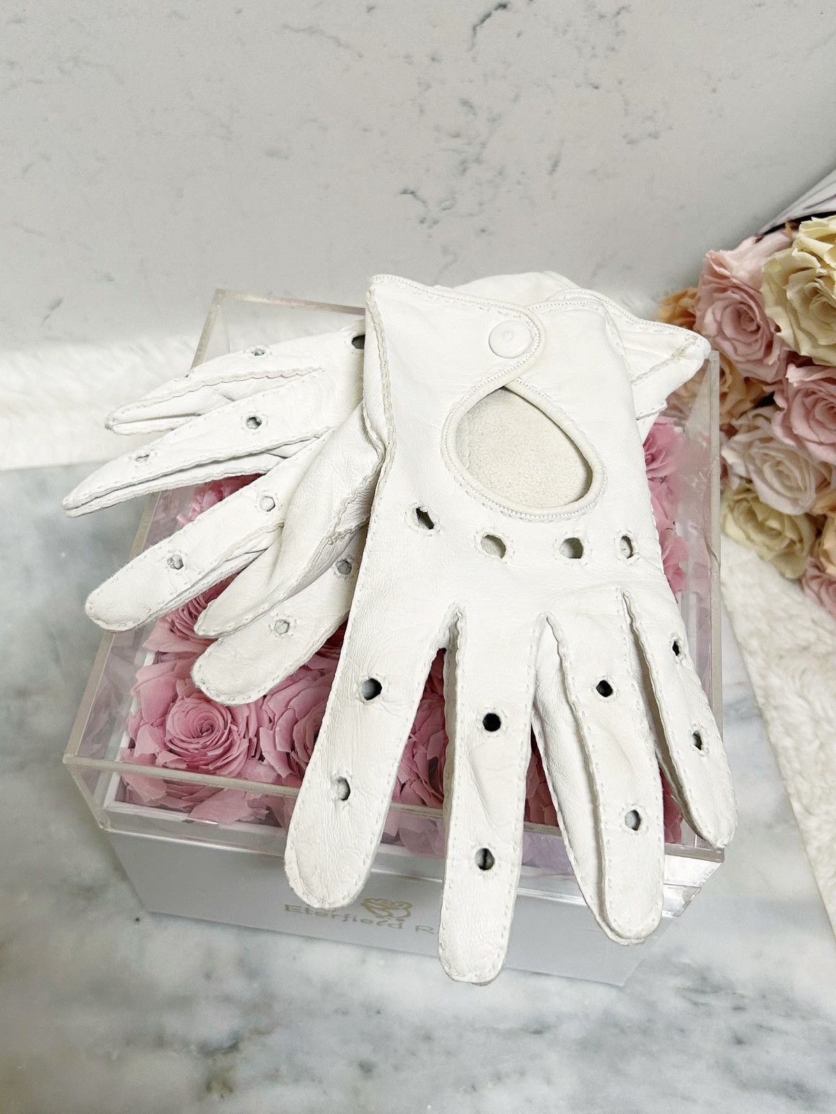 Bottega Veneta Authentic Bottega Veneta White Lambskin Driving Gloves Size ONE SIZE - 10 Thumbnail