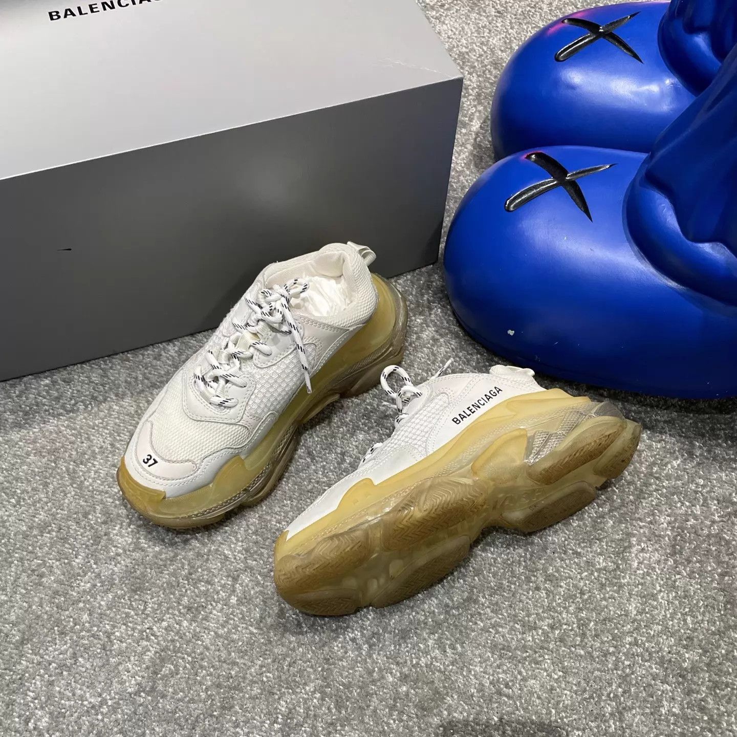 Balenciaga Balenciaga Round Toe Lace-Up Low-Top Dad Shoe 37 Size US 6.5 / IT 36.5 - 2 Thumbnail
