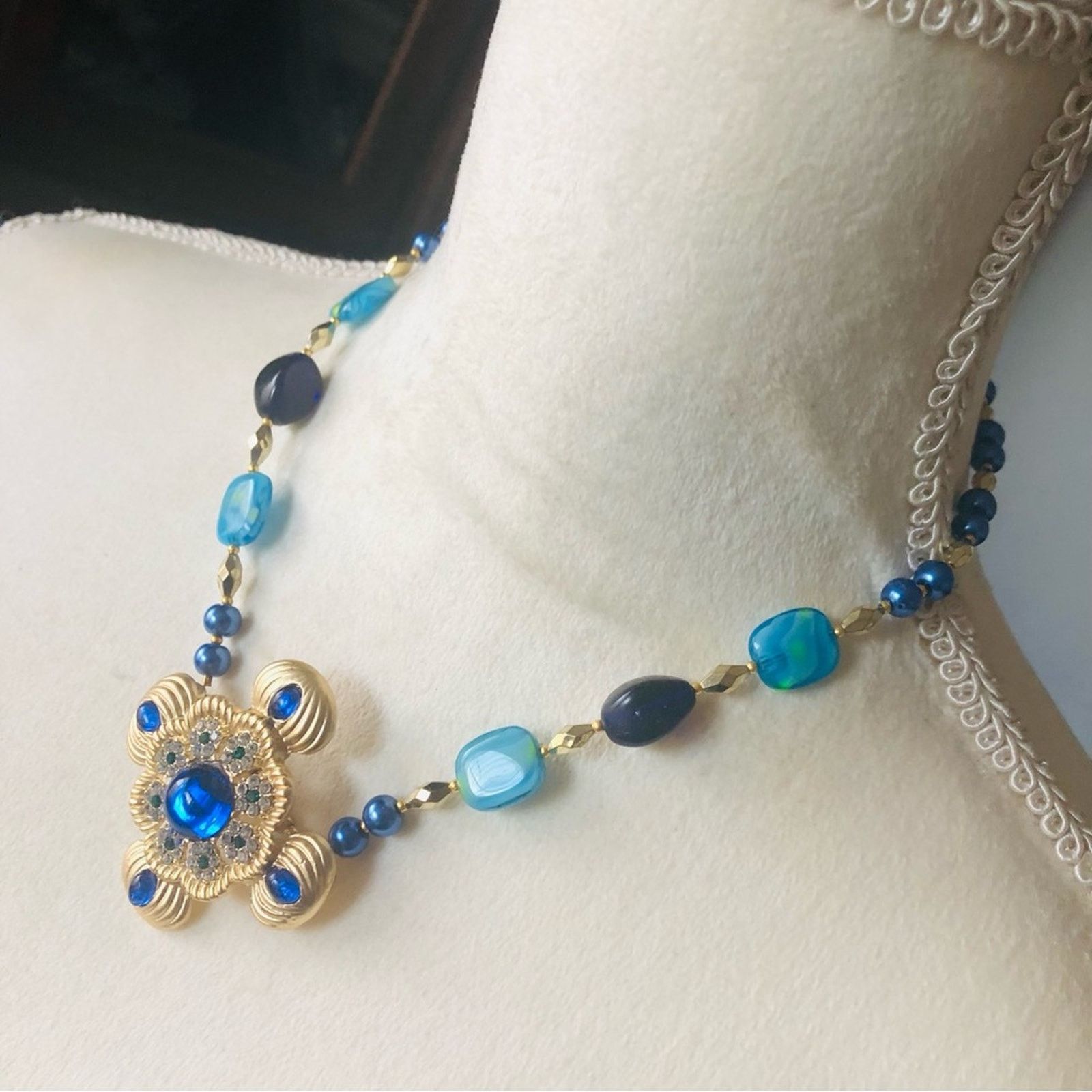 Handmade Handcrafted repurpose glass stone Pearl necklace Size ONE SIZE - 4 Thumbnail