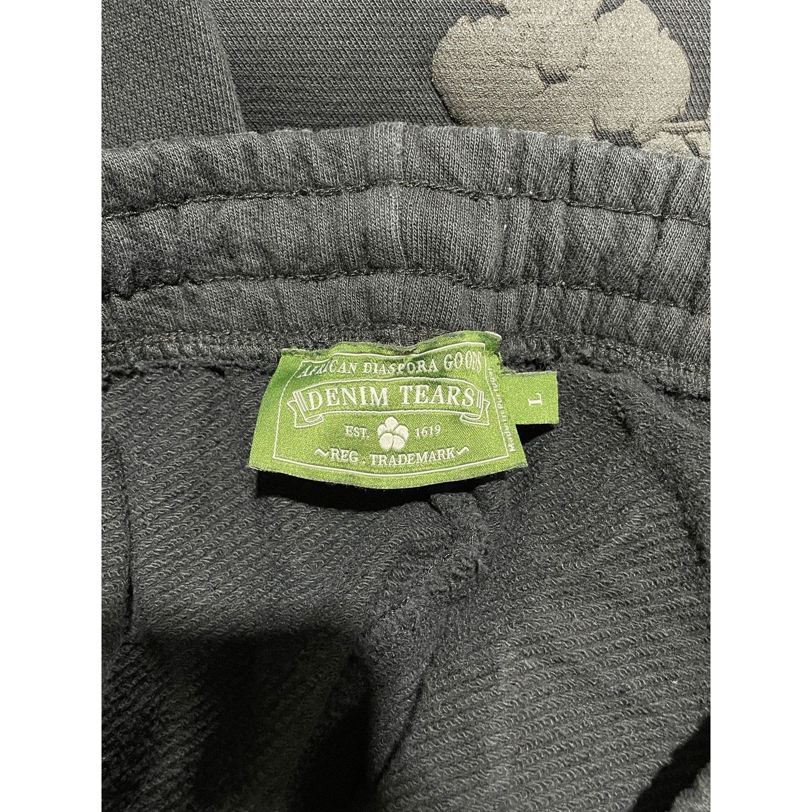 DENIM TEARS DENIM TEARS BLACK MONO WREATH SWEATPANT SIZE LARGE PREOWNED Size US 30 / EU 46 - 3 Thumbnail
