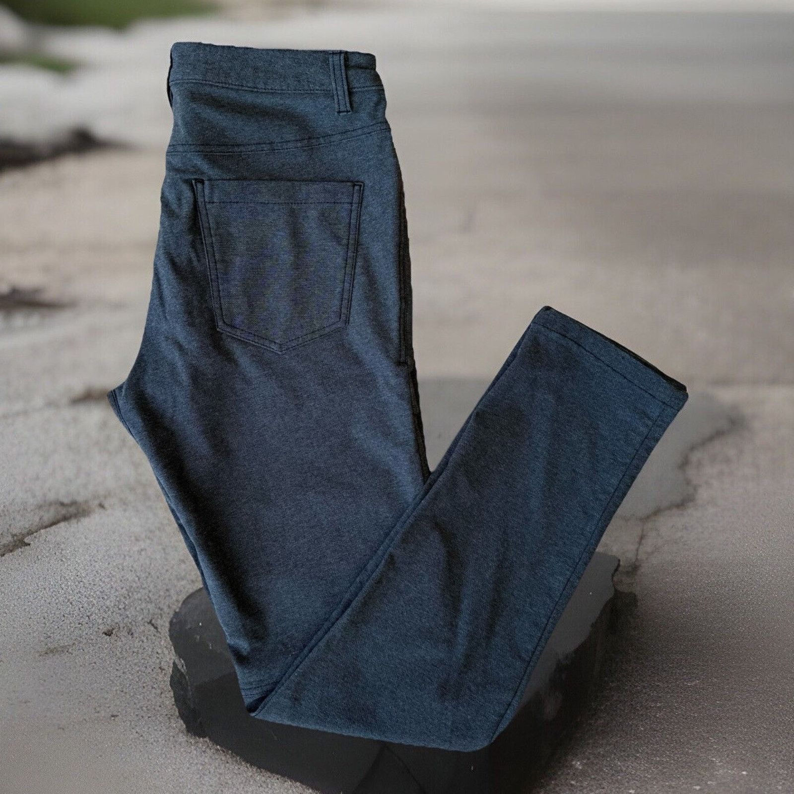 Lululemon Lululemon ABC Pants 30 Dark Gray Athleisure Workwear Size US 30 / EU 46 - 1 Thumbnail