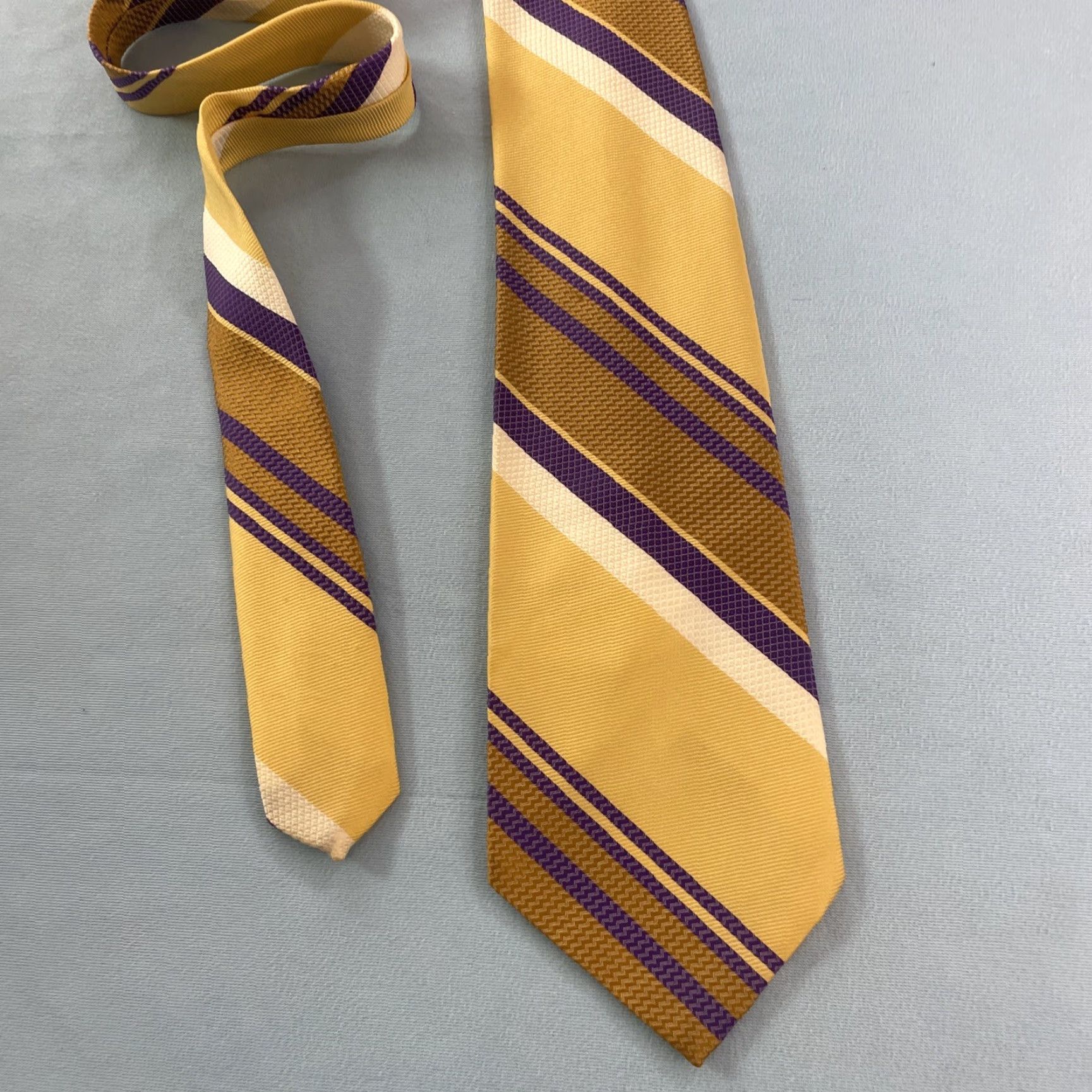 Vintage VINTAGE Mr. Varsity Jack Lang Rayon Tie Repp Tie Purple Gold Lakers 58" Tie Mens 4x58 Yellow Purple White LA 1980s Size ONE SIZE - 4 Thumbnail