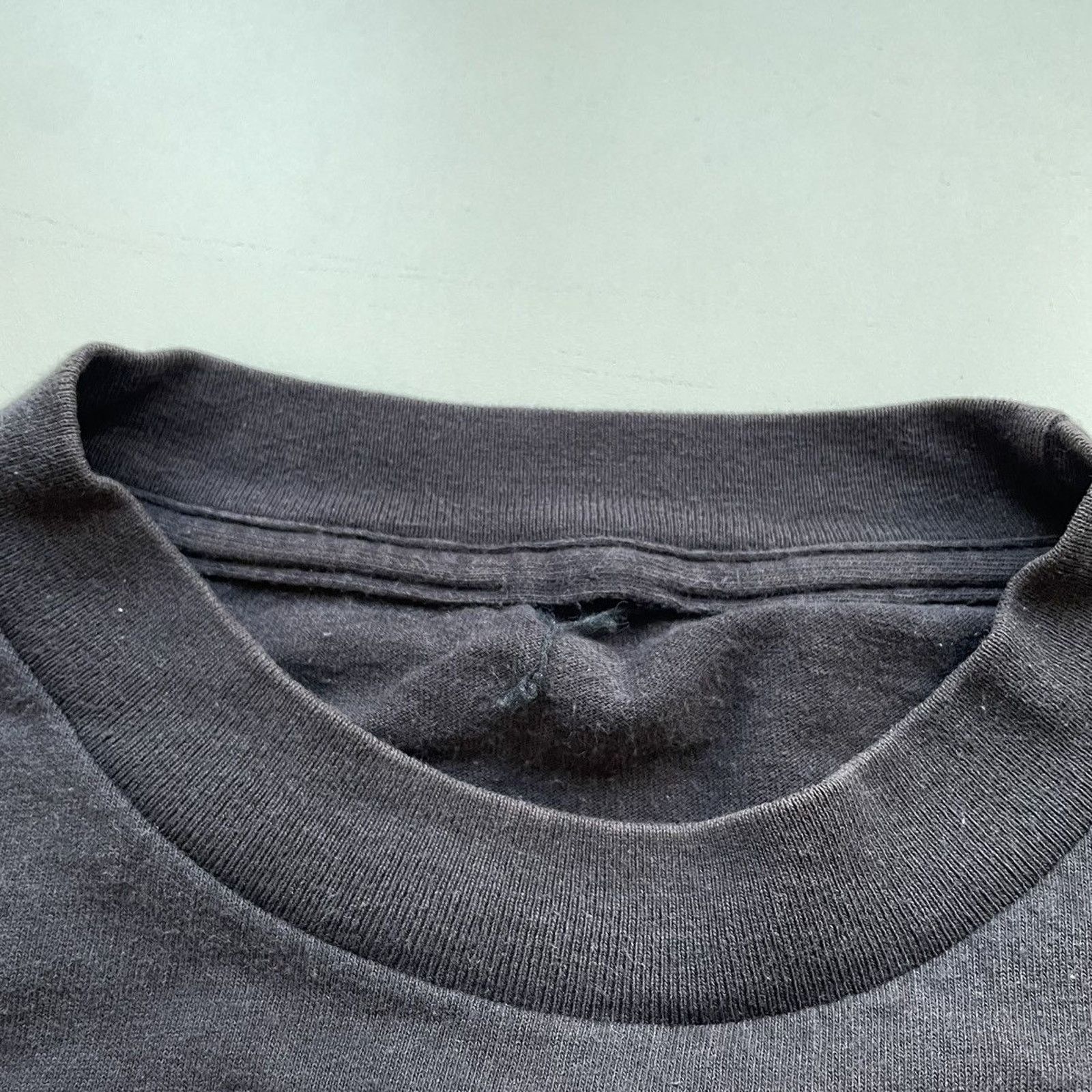 Vintage Vintage Y2K Sun Faded Blank Black T Shirt Large Made In USA Size US L / EU 52-54 / 3 - 3 Thumbnail
