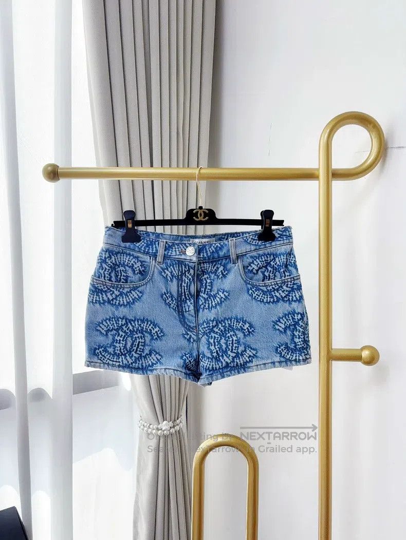 Chanel Chanel 24 new blue double C washed denim hot pants Size 26" / US 2 / IT 38 - 1 Thumbnail