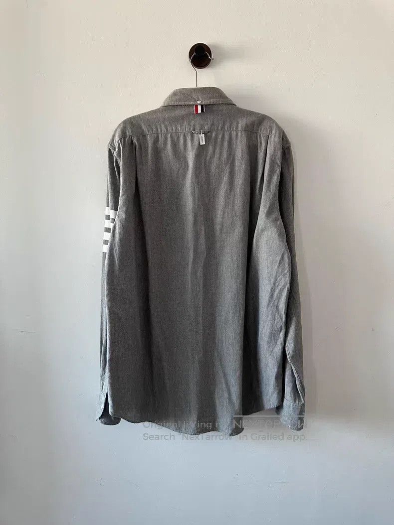 Thom Browne Thom Browne Grey armband shirt Size US XL / EU 56 / 4 - 2 Thumbnail