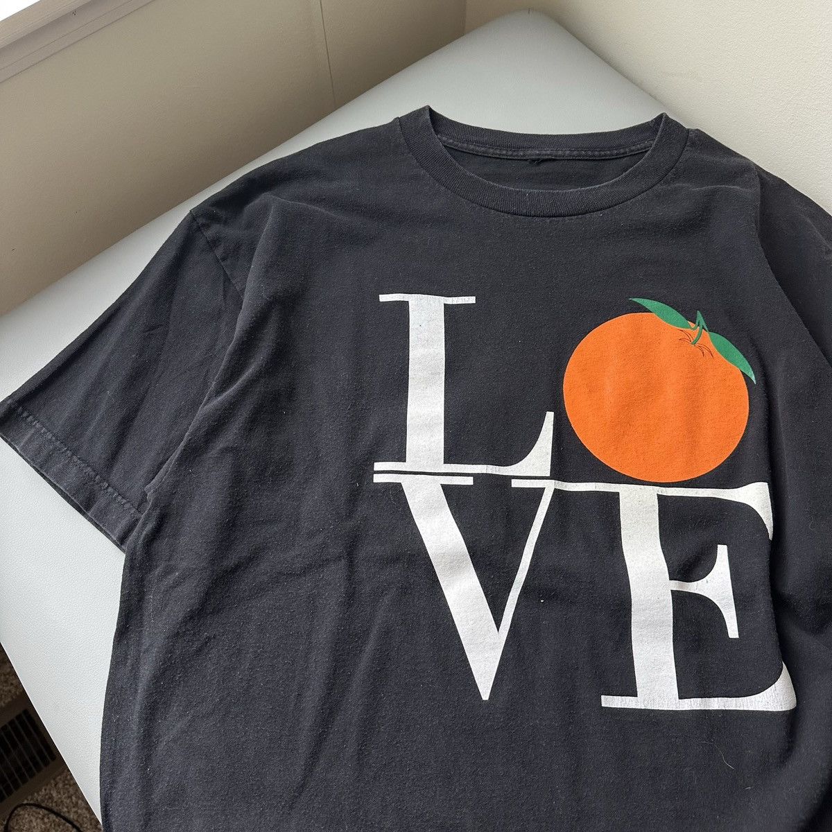 Other × Vintage Vintage 90s Love Black Faded Orange Word Shirt Size US XL / EU 56 / 4 - 3 Thumbnail