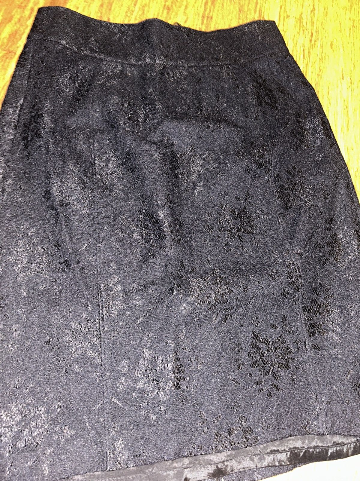 Burberry Burberry Knee Length Black Lace Skirt size US 4 Size 27" / US 4 / IT 40 - 3 Thumbnail