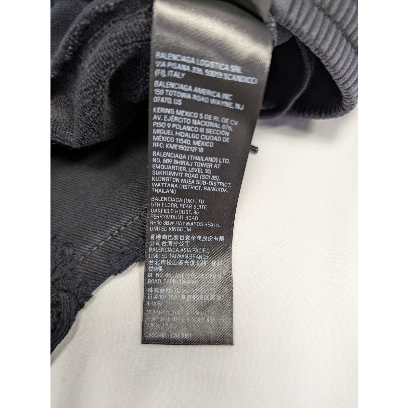 Balenciaga o1rshd1 Soft Black Left Hand Denim Patched Sweatpants Black Size US 32 / EU 48 - 20 Thumbnail