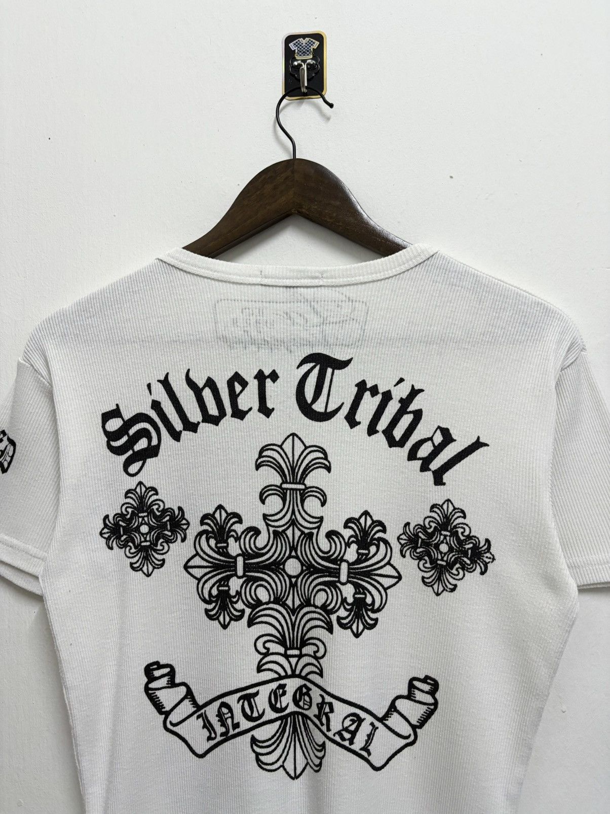 Le Grande Bleu (L.G.B.) 2000’s Clash Ahead - Silver Tribal / Chrome Heart T-Shirt Size US S / EU 44-46 / 1 - 4 Thumbnail