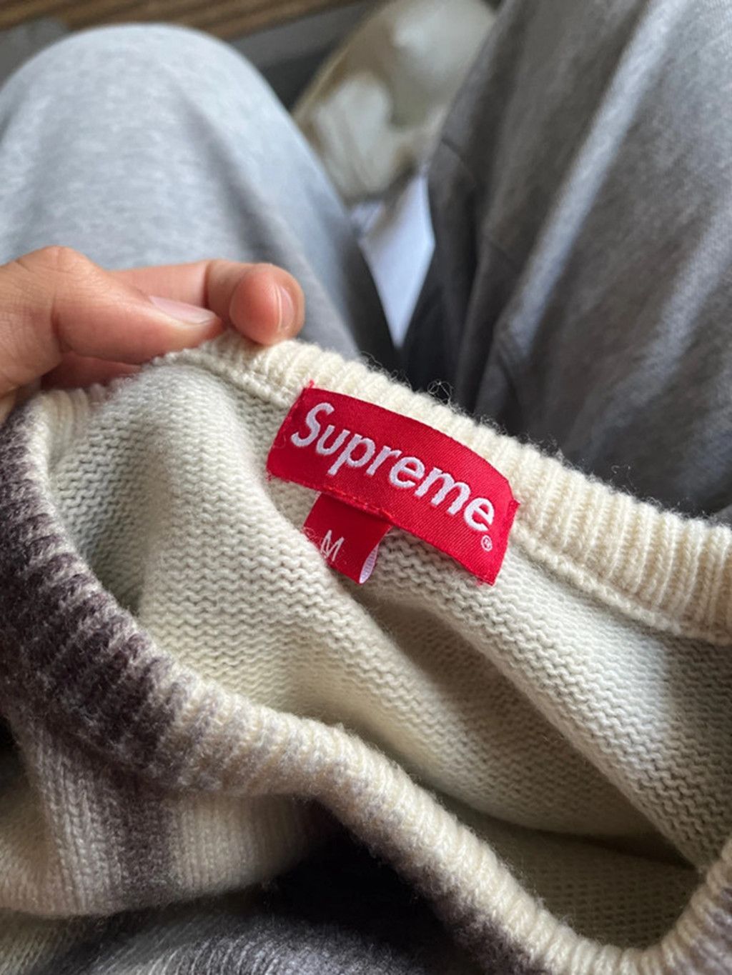 Supreme Supreme fuzzy logo black sweater Size US M / EU 48-50 / 2 - 5 Thumbnail