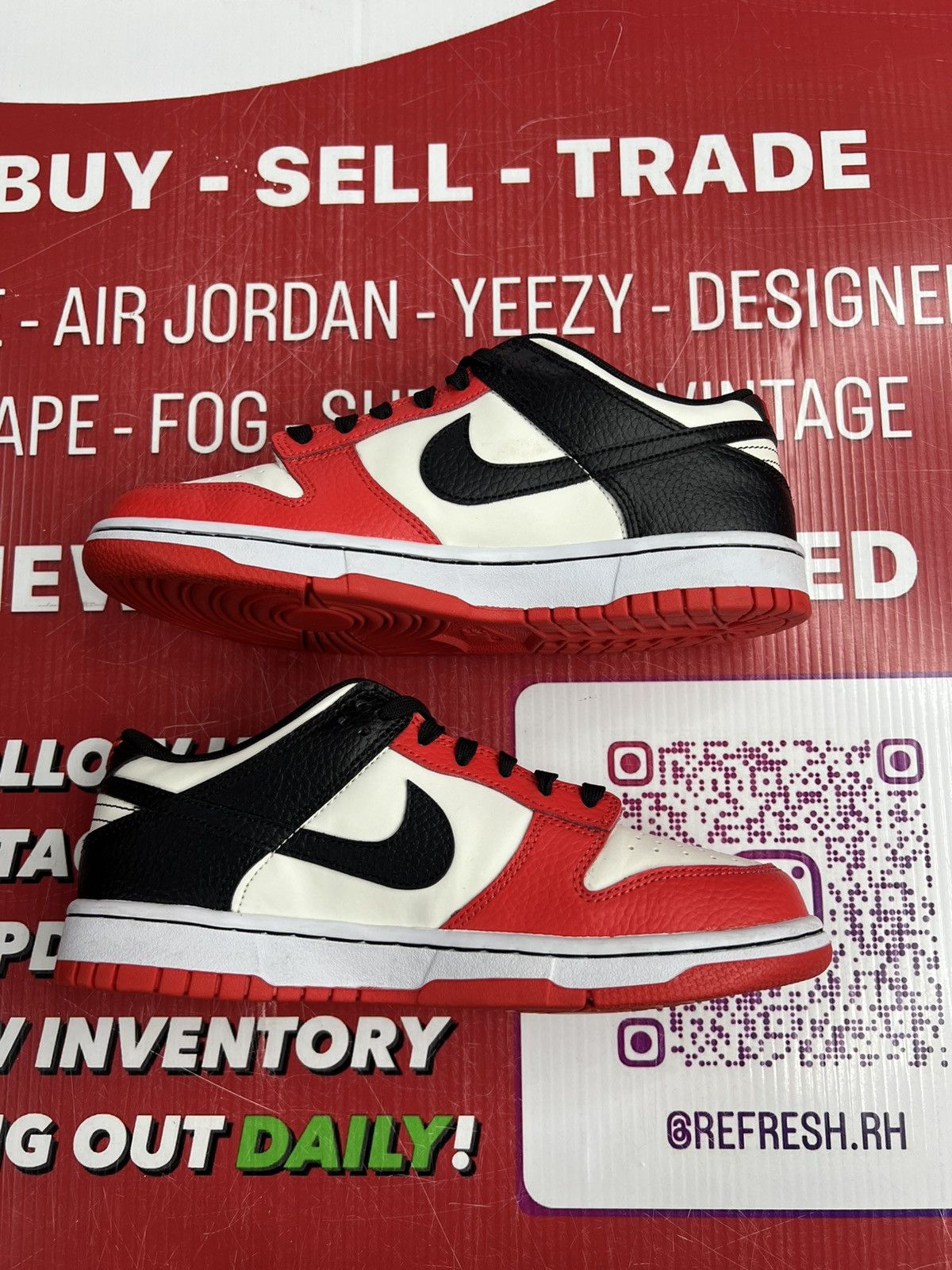 Nike Nike Dunk Low Chicago Size 6y Size US 6 / EU 39 - 3 Thumbnail