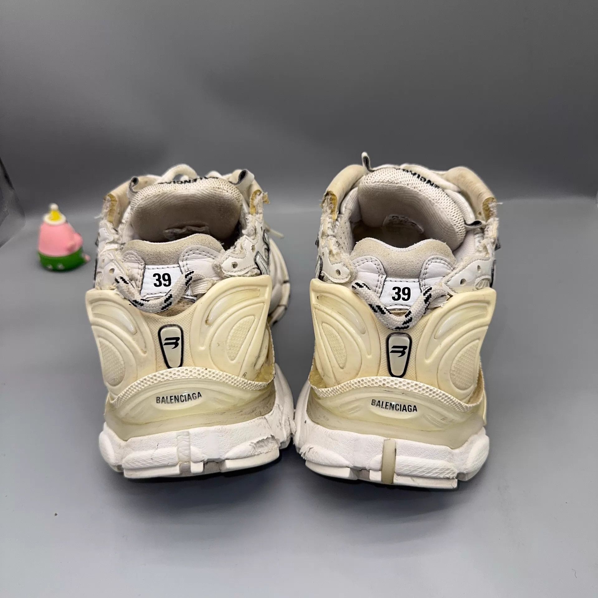 Balenciaga Balenciaga Runner White Distressed Sneakers Size US 9 / EU 42 - 3 Thumbnail