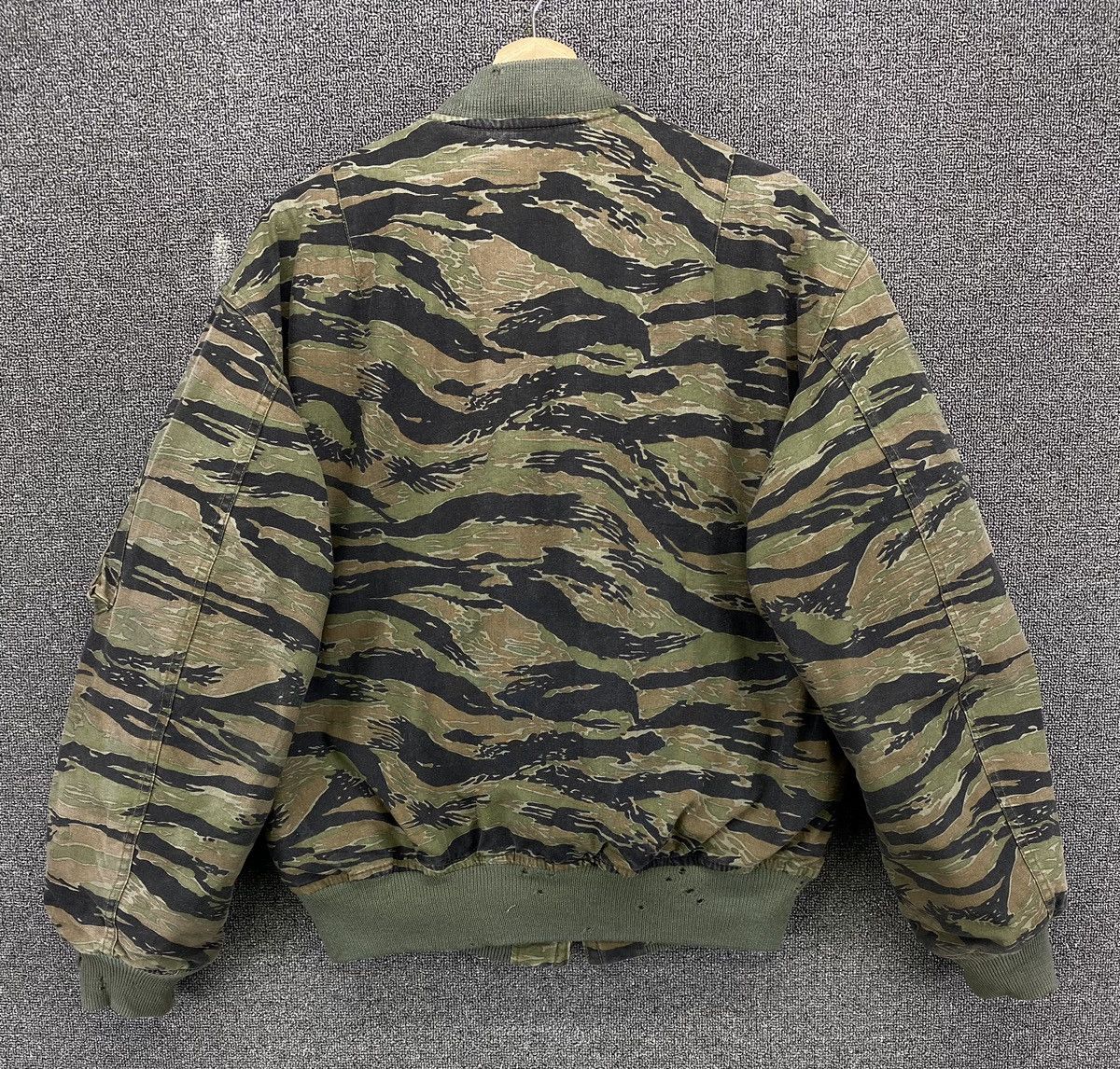 Vintage Vintage Made By Houston Jumper Field Camo Bomber Jacket Size US M / EU 48-50 / 2 - 9 Thumbnail