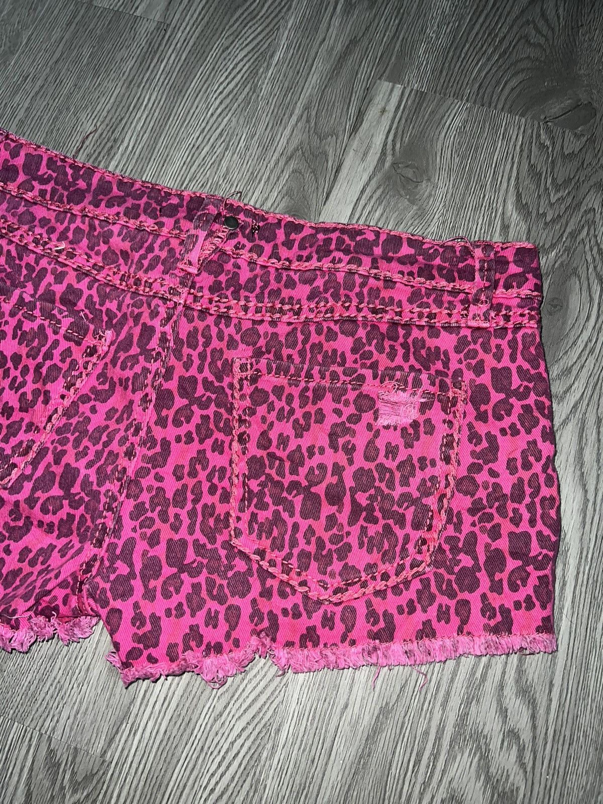 Japanese Brand Pink leopard mini shorts 🎀💕 Size 28" / US 6 / IT 42 - 9 Thumbnail