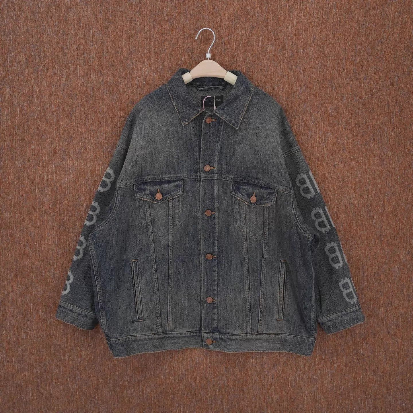 Balenciaga Balenciaga Bitcoin Print Denim Jacket S Lapel Size S / US 4 / IT 40 - 1 Thumbnail