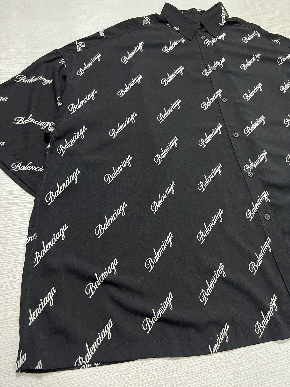 Balenciaga Balenciaga - All Over Script Logo Oversized Button Up Shirt Size XS / US 0-2 / IT 36-38 - 5 Thumbnail