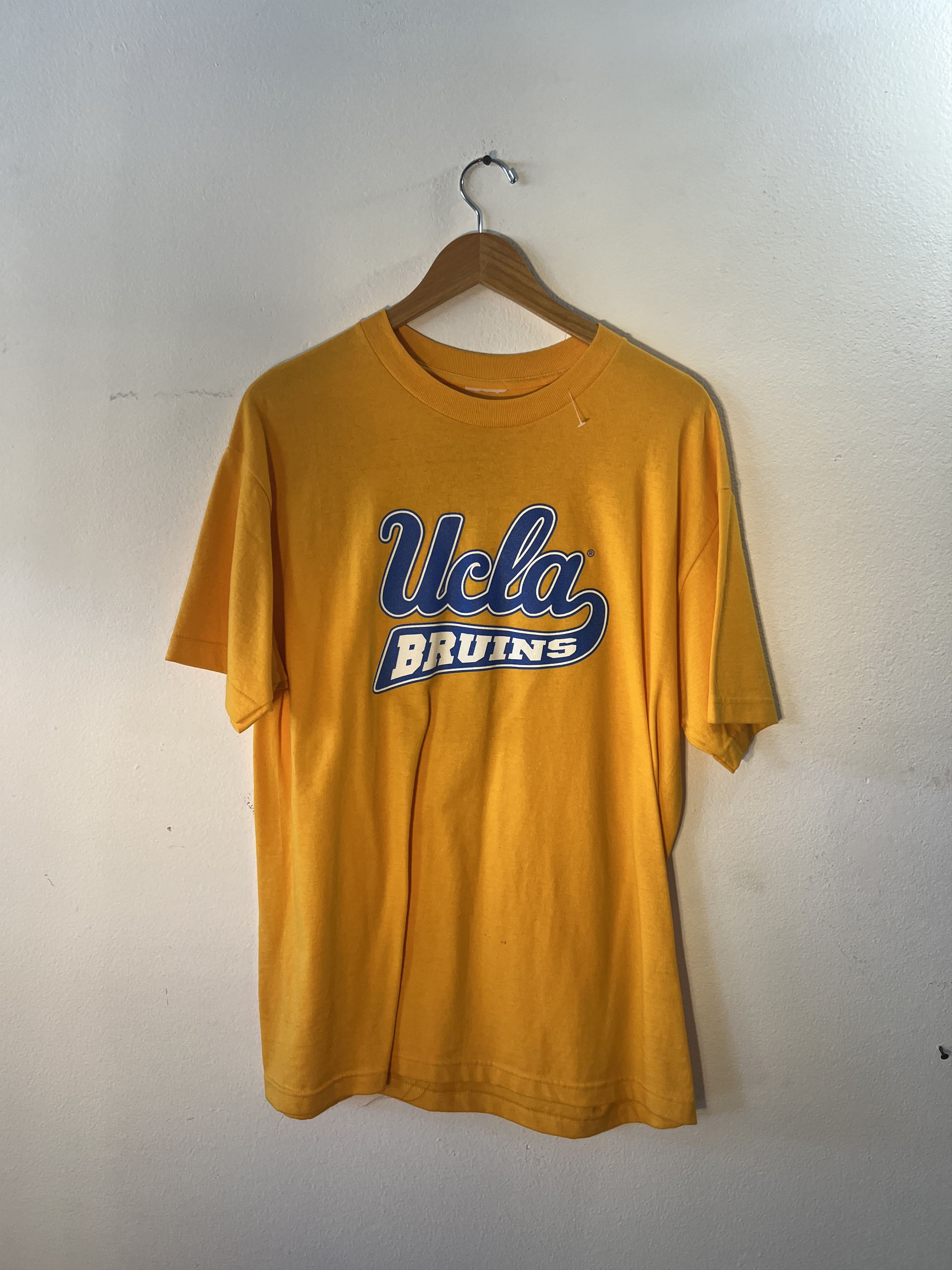 Vintage Vintage UCLA Y2K T Shirt Size US L / EU 52-54 / 3 - 1 Thumbnail