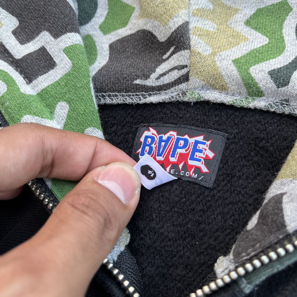 Bape A Bathing Ape Early 2000s Graphic Hood Camo full Zip Hoodie Size US L / EU 52-54 / 3 - 8 Thumbnail