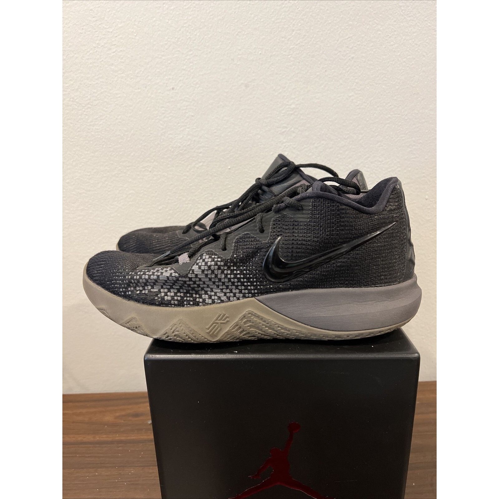 Nike Nike Mens Kyrie Flytrap AA7071-011 Black Thunder Grey Shoes Size US 11 / EU 44 - 5 Thumbnail