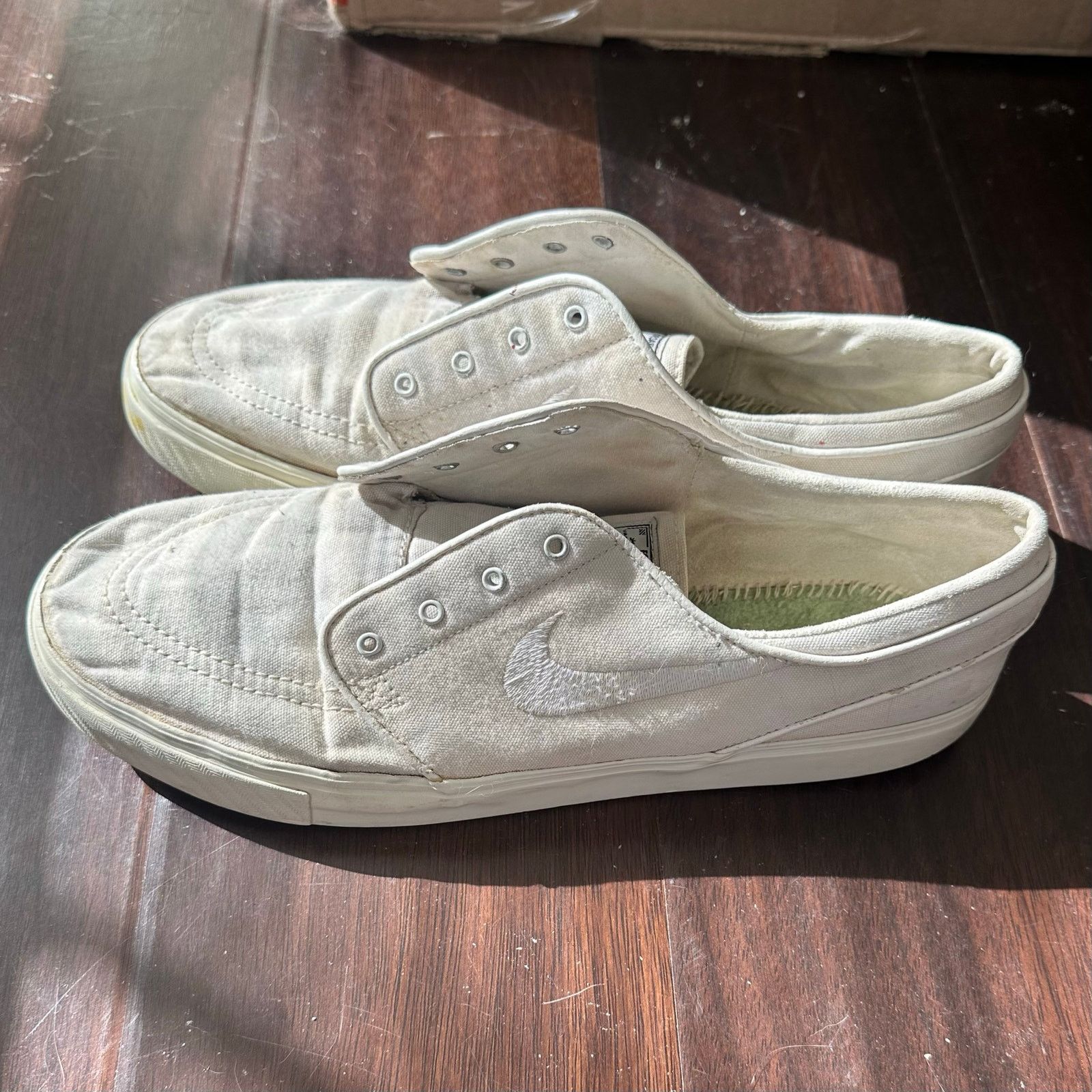 Nike White Nike janoskis no laces Size US 10.5 / EU 43-44 - 1 Thumbnail