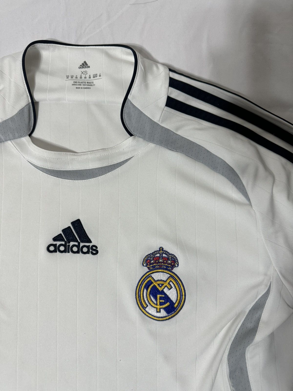 Adidas REAL MADRID TEAMGEIST JERSEY Size US XS / EU 42 / 0 - 2 Thumbnail