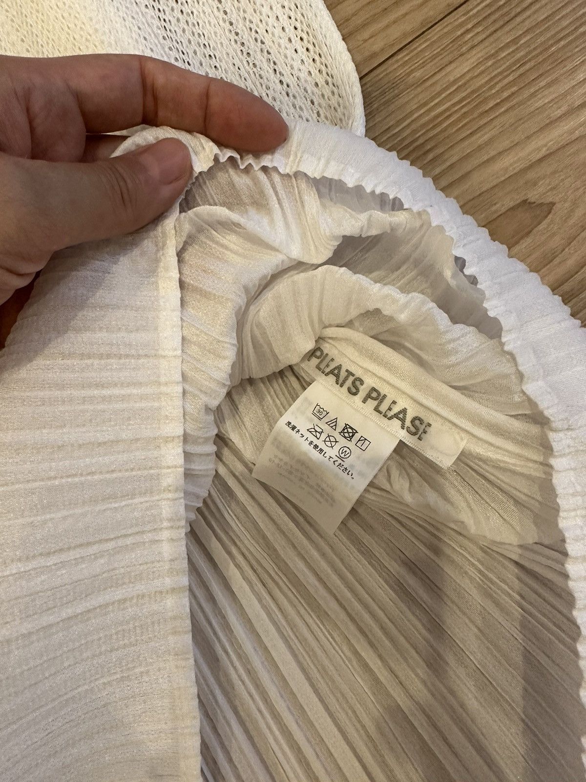 Pleats Please Issey Miyake Size4/ /tank top /white PLEATS PLEASE ISSEY MIYAKE Size L / US 10 / IT 46 - 3 Thumbnail