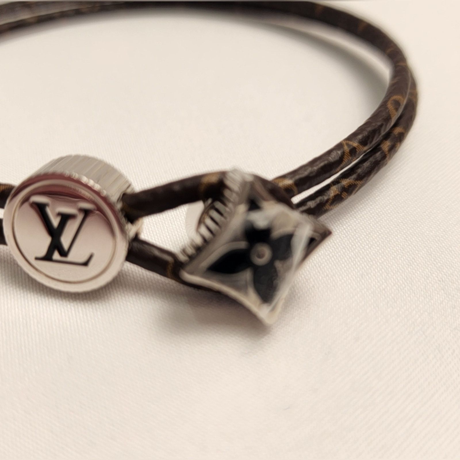 Louis Vuitton Authentic Louis Vuitton Catch It Monogram Eclipse New Rare Size ONE SIZE - 7 Thumbnail