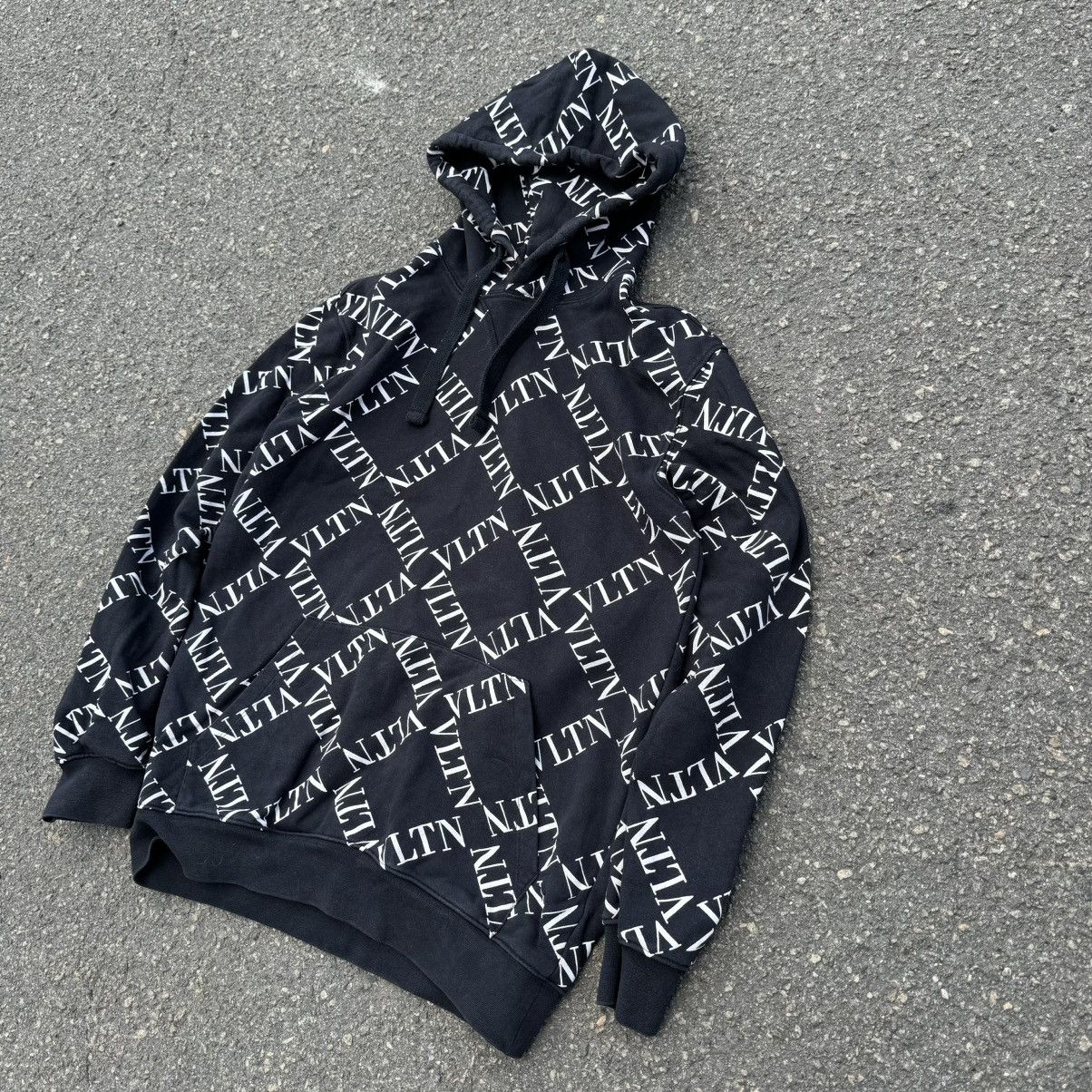 Valentino vintage 90s valentino monogrammed hoodie luxury y2k Size US M / EU 48-50 / 2 - 3 Thumbnail