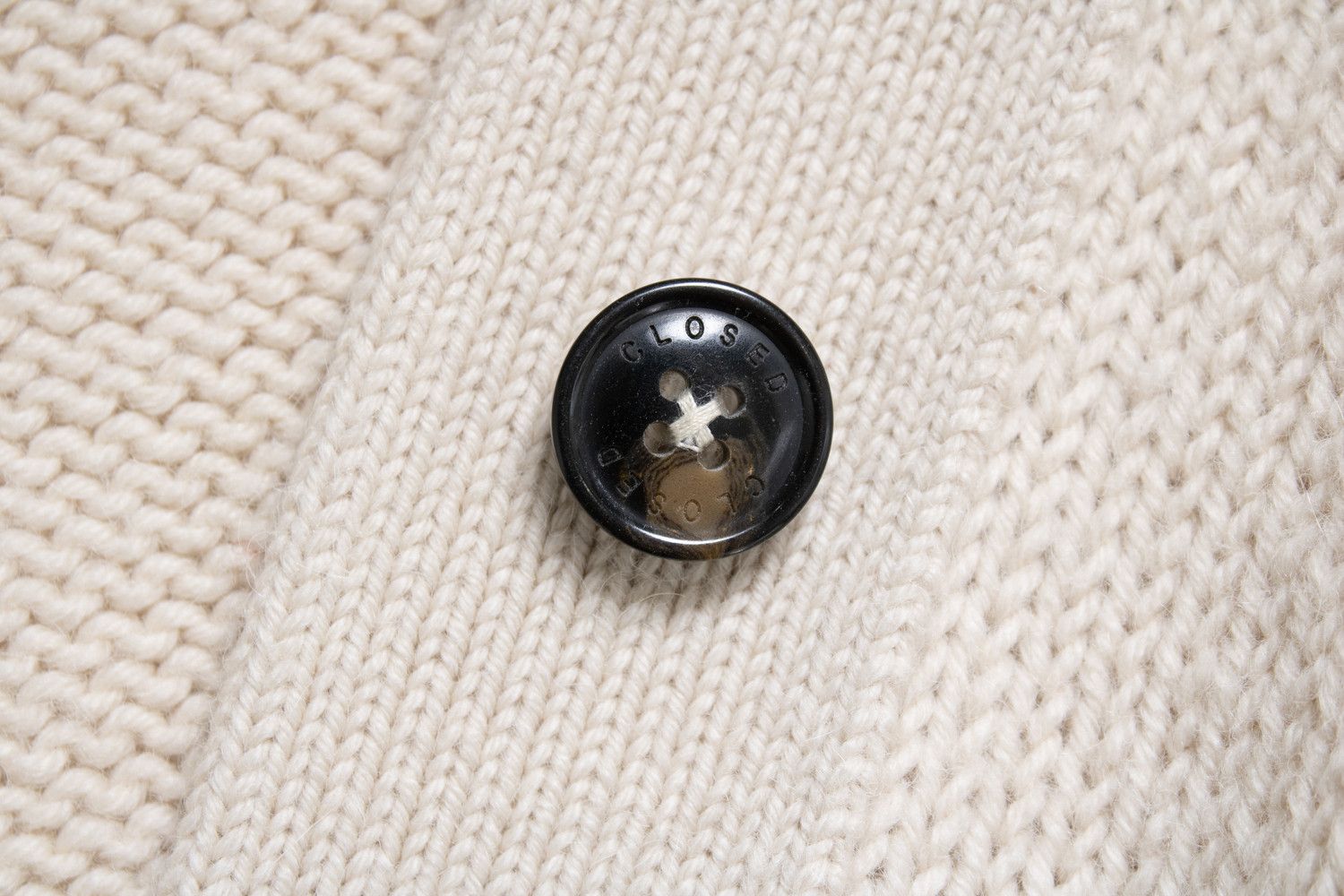CLOSED Closed, oversized knitted polo sweater in beige Size XL / US 12-14 / IT 48-50 - 7 Thumbnail