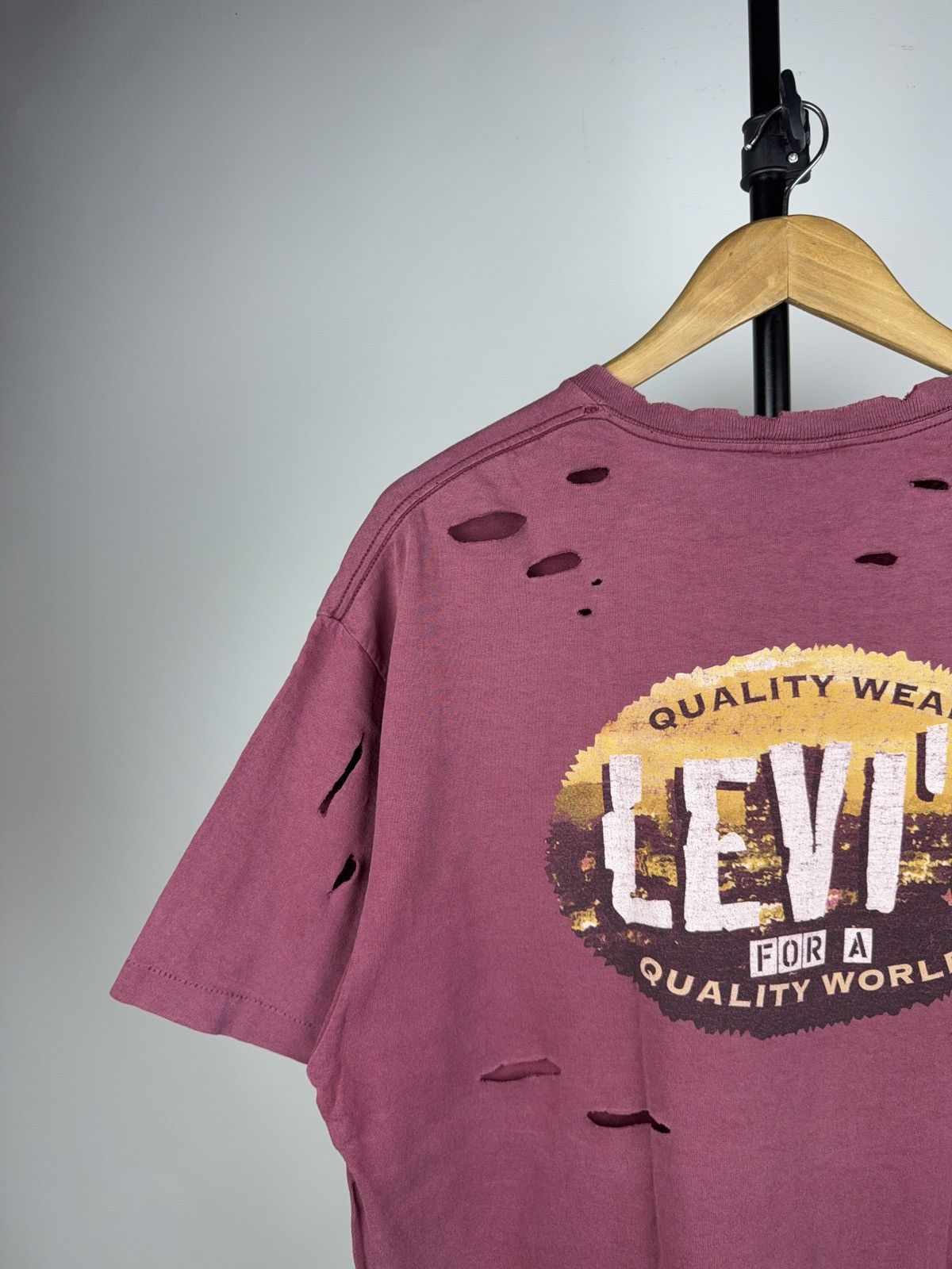 Levi's Vintage Clothing Vintage 90s Retro Levi’s Distressed Faded Tee shirt Size US L / EU 52-54 / 3 - 11 Thumbnail