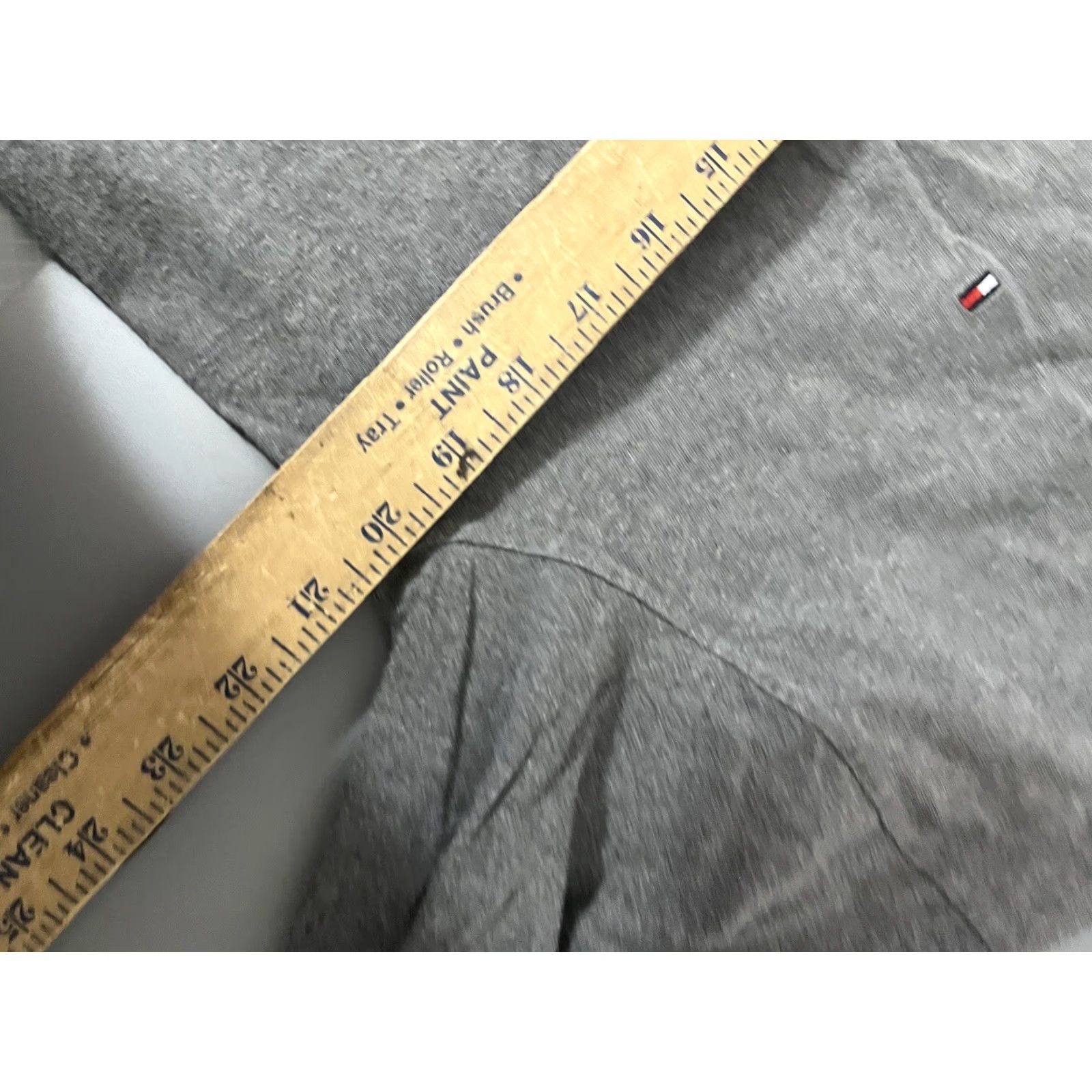 Tommy Hilfiger Tommy Hilfiger T-Shirt Men Gray Long Sleeve Crew Neck Pullover Size L Classic Knit 100% Cotton Logo Tee Shirt - Casual Everyday Wear Mens Size US L / EU 52-54 / 3 - 5 Thumbnail