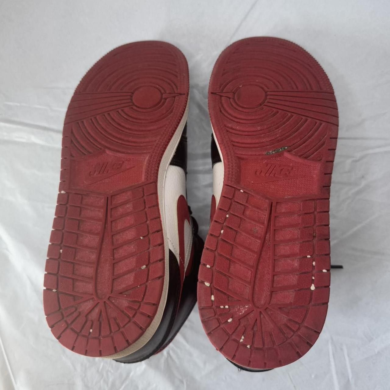 Jordan Brand Nike Air Jordan Retro 1 Mid Sneakers Size US 7 / EU 40 - 7 Thumbnail