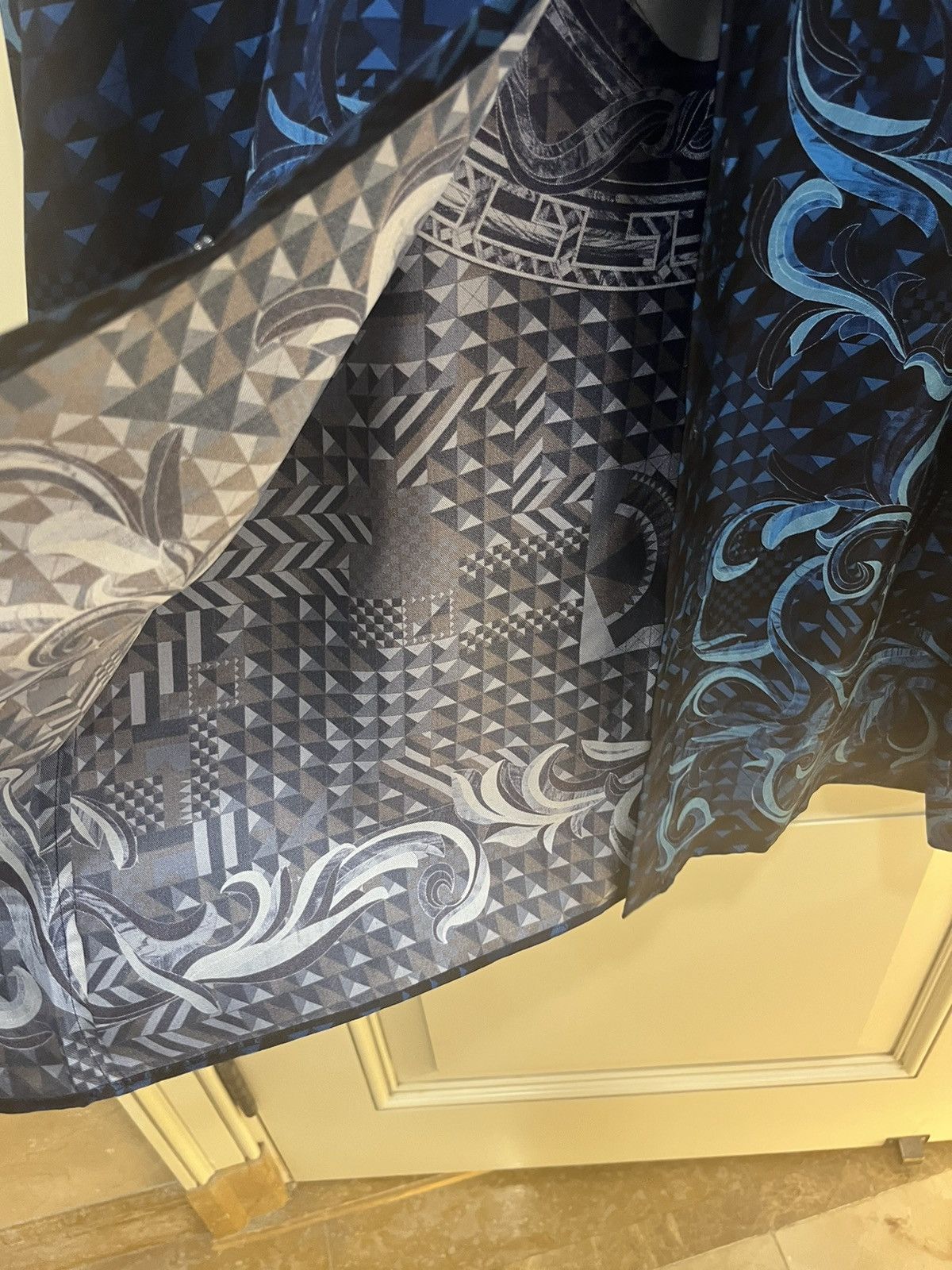 Versace hand drawn Barocco print silk shirt collar size40 Size US M / EU 48-50 / 2 - 18 Thumbnail