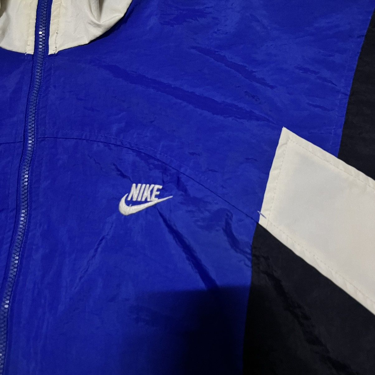 Nike Vintage Nike Windbreaker Light Jacket Size US L / EU 52-54 / 3 - 5 Thumbnail