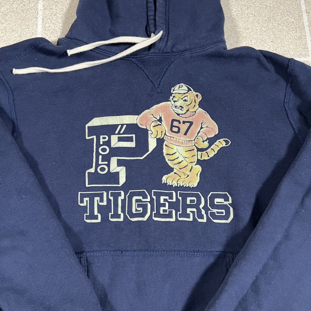 Polo Ralph Lauren POLO Ralph Lauren Single V Hoodie Tiger Flocking Sweatshirt Size US M / EU 48-50 / 2 - 2 Thumbnail